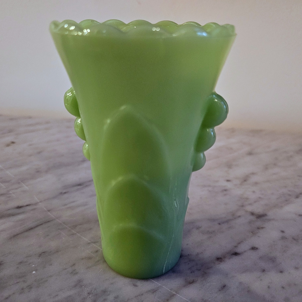 Fire King Jadeite Scalloped Vase Green Flower - Picture 3 of 7